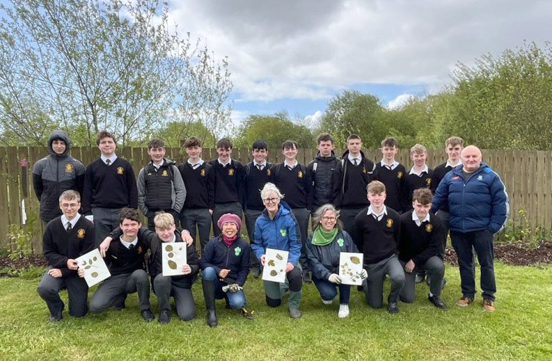 Image of Sem students with Catherine from the Pocket Forest