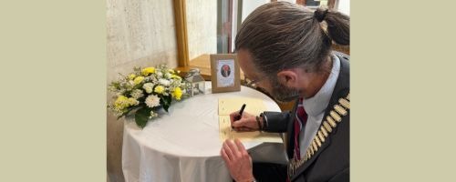 Image of Cllr Campbell signing Book of Condolence